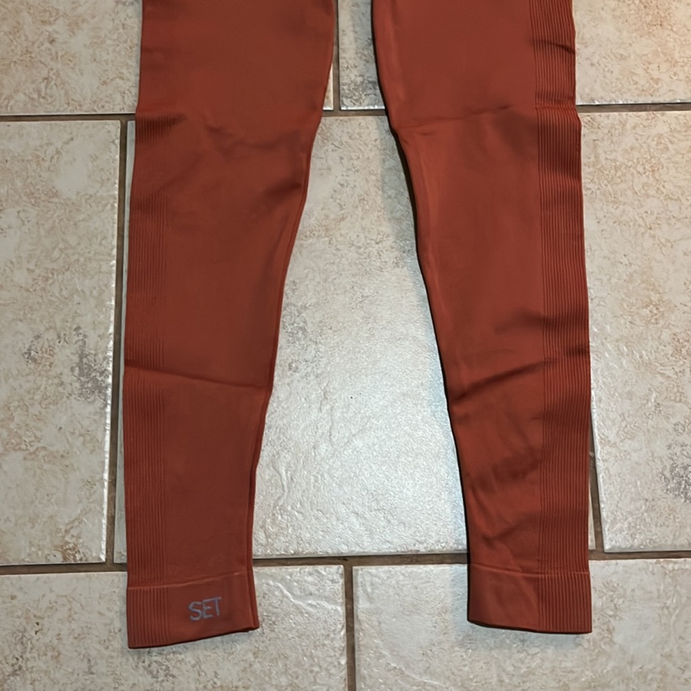 SET Active Rust Leggings - Picture 11 of 12